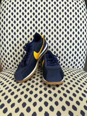 Nike Navy Shoes Size 7.5